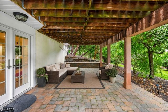 1 Eagle Ct, Monroe Twp., NJ 08831