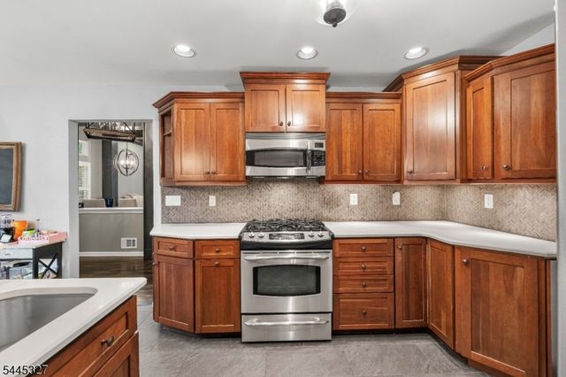 1 Eagle Ct, Monroe Twp., NJ 08831
