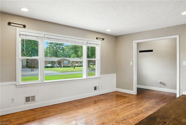 2412 Meiggs RD, Chesapeake, VA 23323