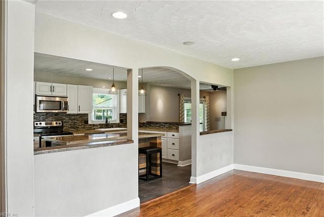2412 Meiggs RD, Chesapeake, VA 23323
