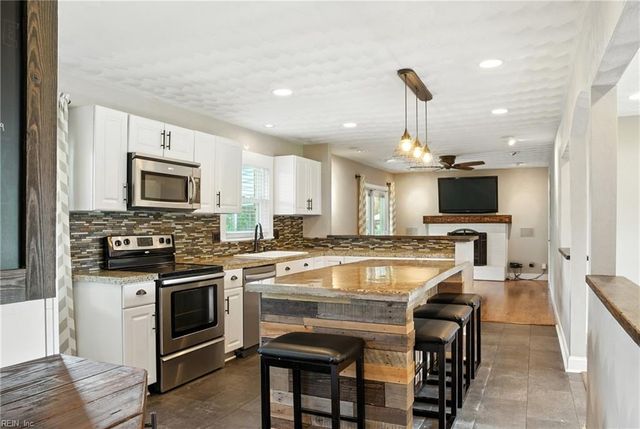 2412 Meiggs RD, Chesapeake, VA 23323
