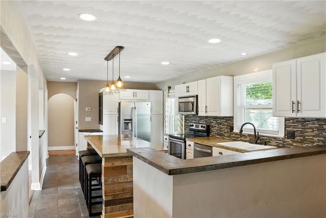 2412 Meiggs RD, Chesapeake, VA 23323