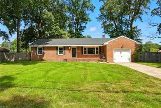 2412 Meiggs RD, Chesapeake, VA 23323