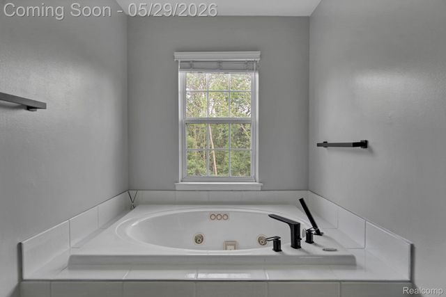 5729 Woodfield Parkway, Grand Blanc Charter Township, MI 48439