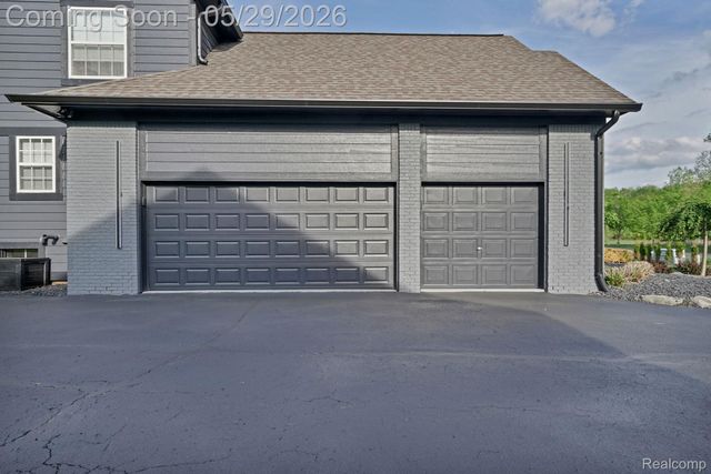5729 Woodfield Parkway, Grand Blanc Charter Township, MI 48439