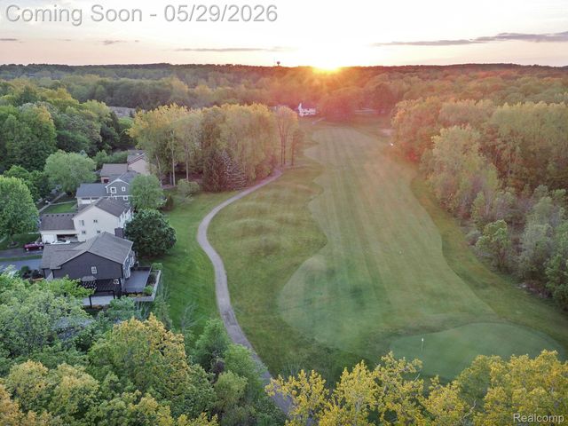 5729 Woodfield Parkway, Grand Blanc Charter Township, MI 48439