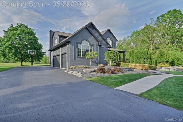 5729 Woodfield Parkway, Grand Blanc Charter Township, MI 48439