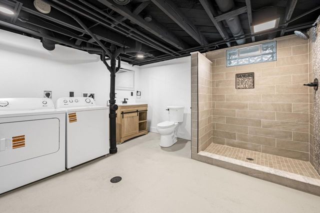 4611 W Kiley AVENUE, Milwaukee, WI 53223