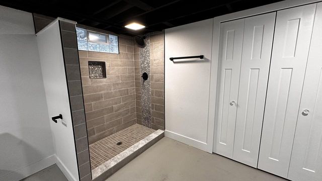 4611 W Kiley AVENUE, Milwaukee, WI 53223