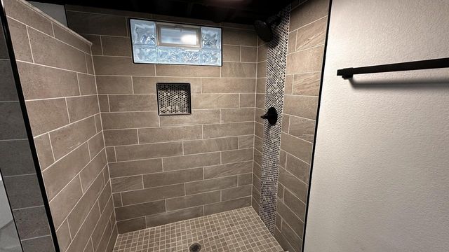 4611 W Kiley AVENUE, Milwaukee, WI 53223