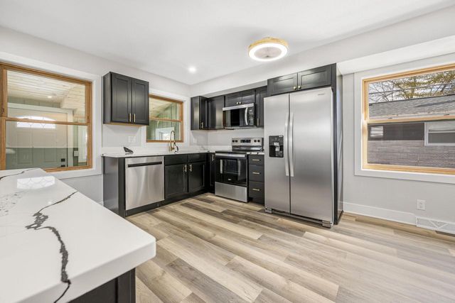 4611 W Kiley AVENUE, Milwaukee, WI 53223