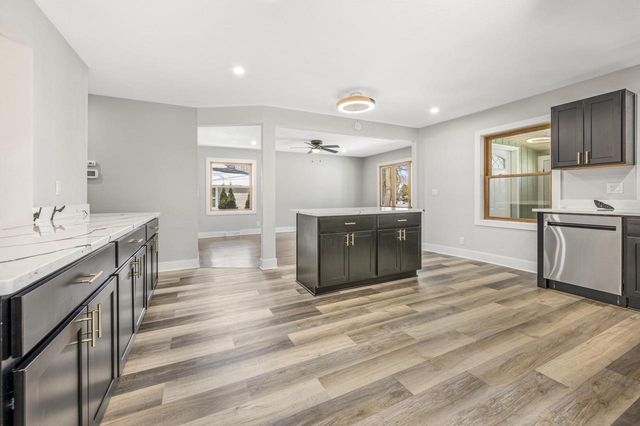 4611 W Kiley AVENUE, Milwaukee, WI 53223