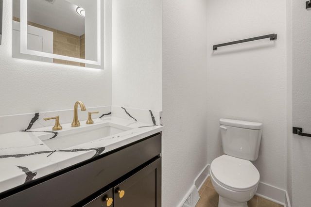 4611 W Kiley AVENUE, Milwaukee, WI 53223