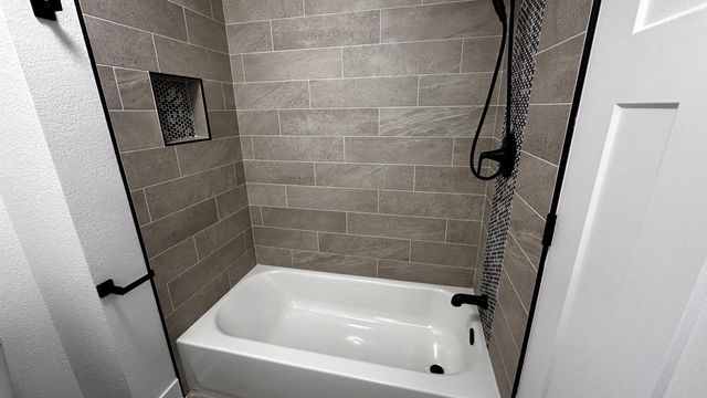 4611 W Kiley AVENUE, Milwaukee, WI 53223