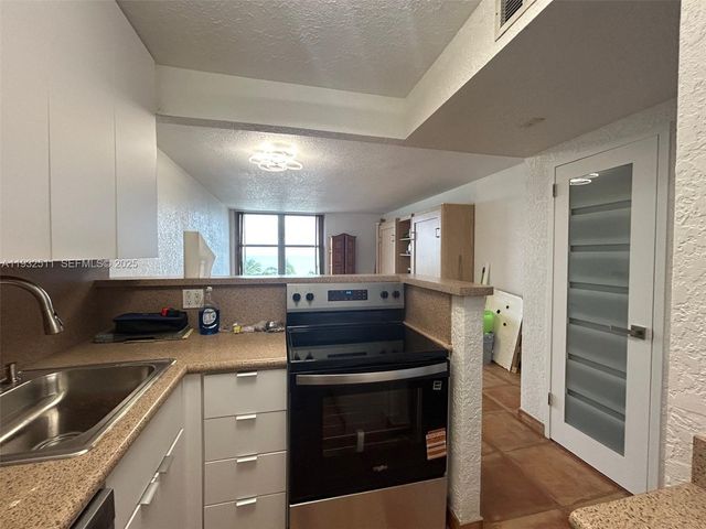 2899 Collins Ave 637, Miami Beach, FL 33140