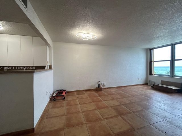 2899 Collins Ave 637, Miami Beach, FL 33140