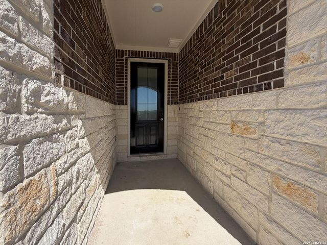 242 Brood Dr, Adkins, TX 78101