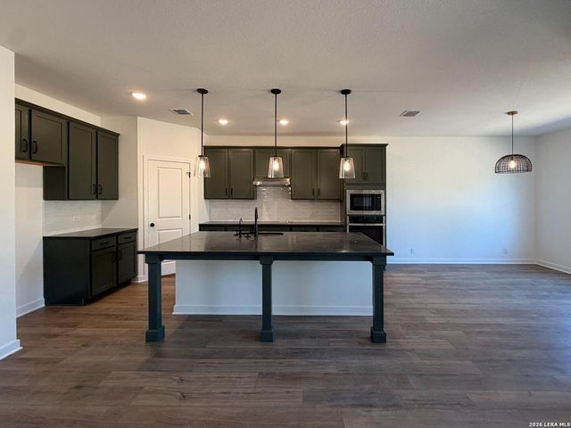242 Brood Dr, Adkins, TX 78101