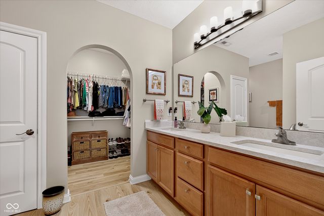 16152 Lakeville Crossing, Westfield, IN 46074