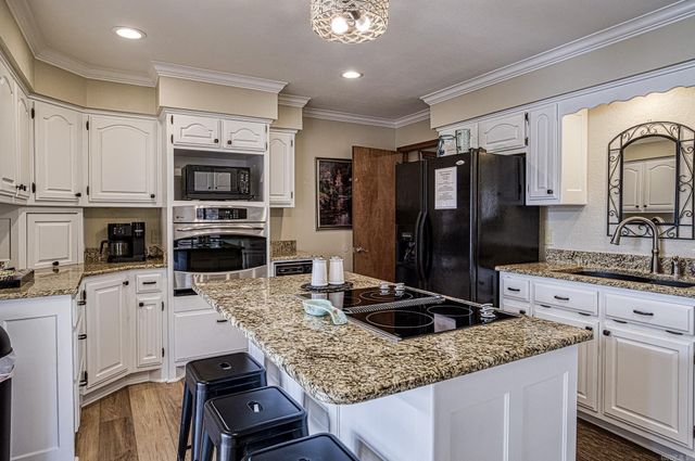 16 Baeza Way, Hot Springs Village, AR 71909