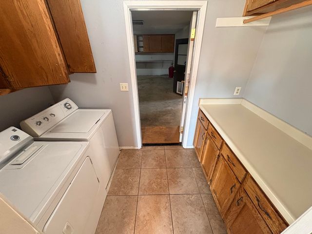 1502 E Buena Vista Avenue, Visalia, CA 93292