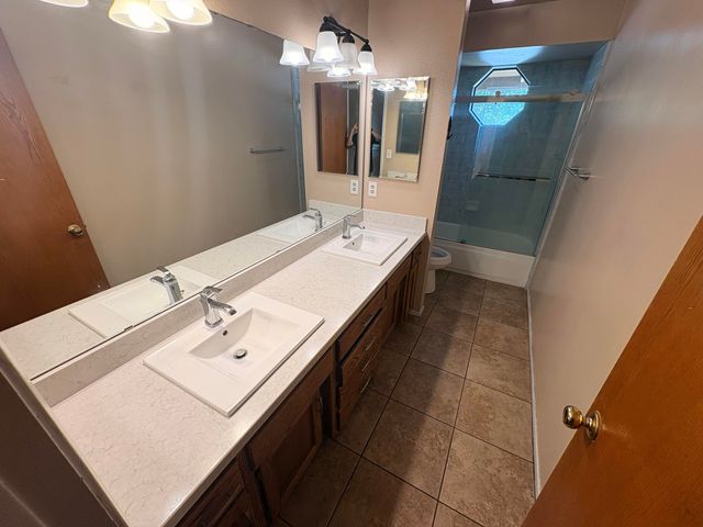 1502 E Buena Vista Avenue, Visalia, CA 93292