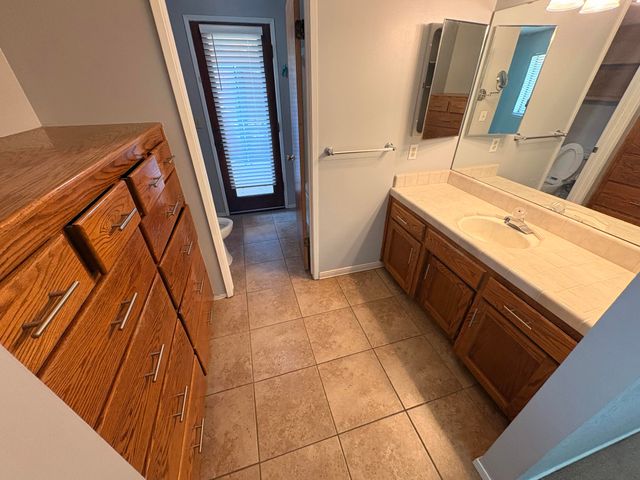 1502 E Buena Vista Avenue, Visalia, CA 93292