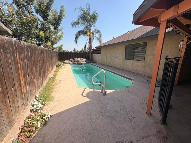 1502 E Buena Vista Avenue, Visalia, CA 93292