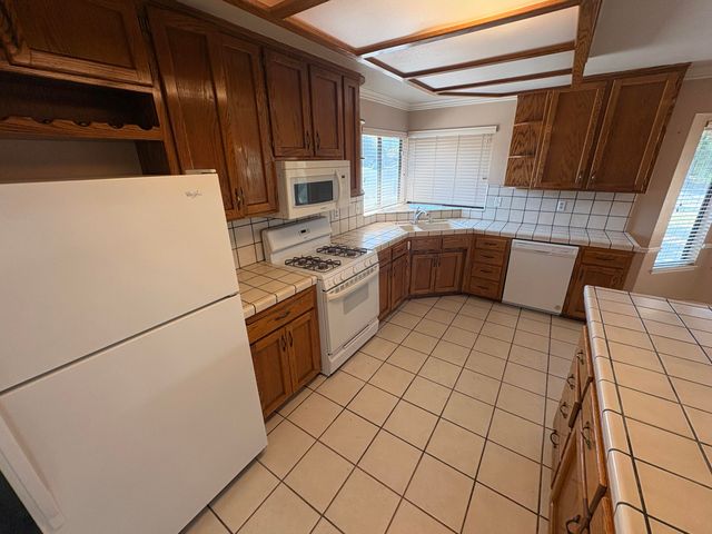 1502 E Buena Vista Avenue, Visalia, CA 93292