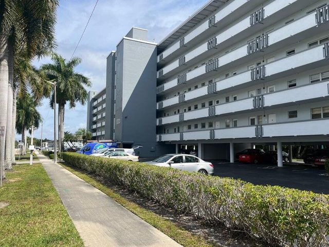 1000 NE 14th Avenue 401, Hallandale Beach, FL 33009
