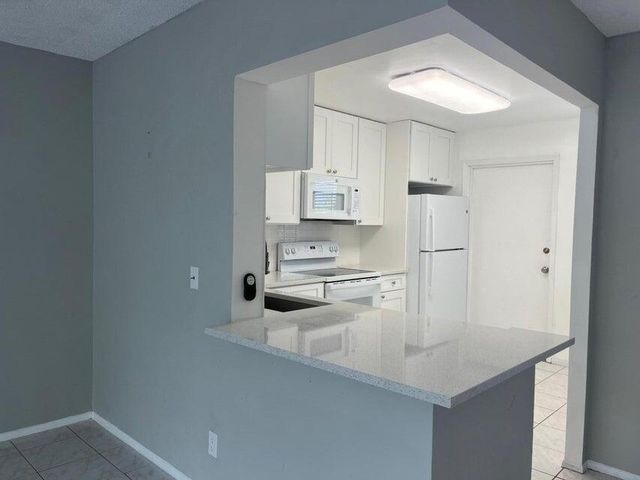 1000 NE 14th Avenue 401, Hallandale Beach, FL 33009