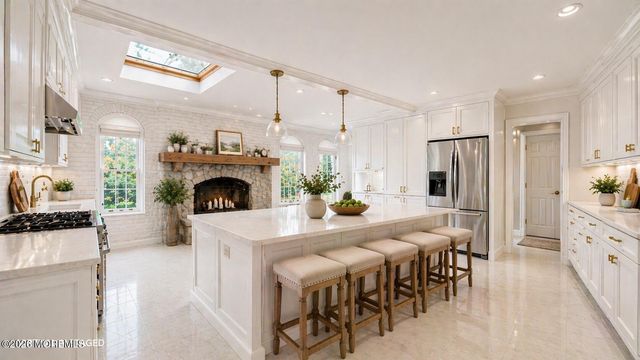 8 Brentwood Avenue, Freehold, NJ 07728