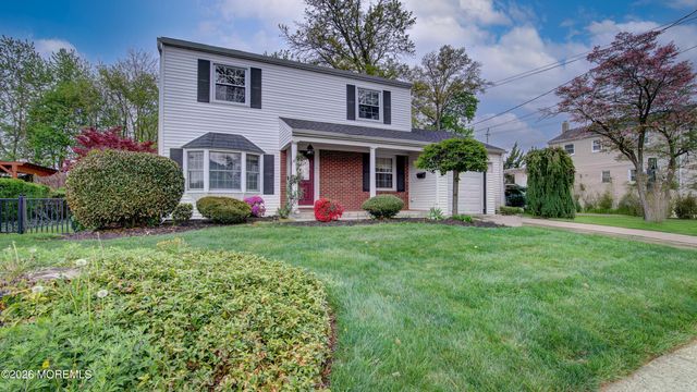 8 Brentwood Avenue, Freehold, NJ 07728