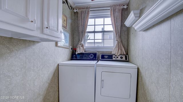 8 Brentwood Avenue, Freehold, NJ 07728