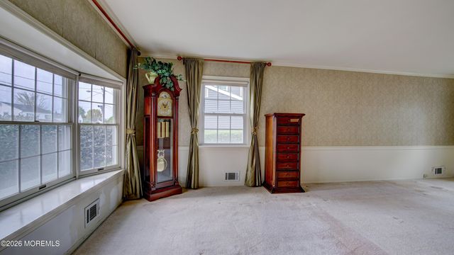 8 Brentwood Avenue, Freehold, NJ 07728