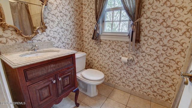 8 Brentwood Avenue, Freehold, NJ 07728