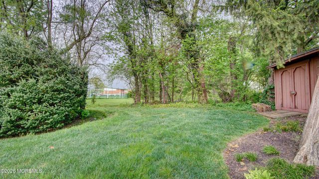 8 Brentwood Avenue, Freehold, NJ 07728