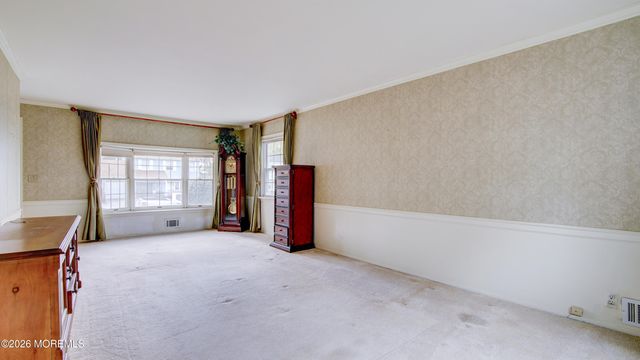 8 Brentwood Avenue, Freehold, NJ 07728