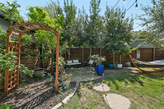 656 Bishop Heights Lane, Dallas, TX 75208