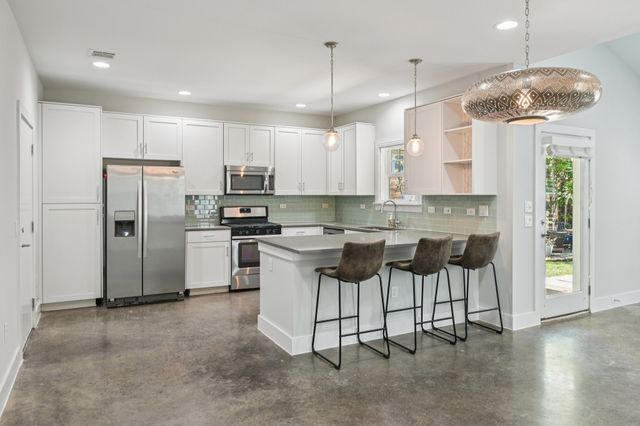 656 Bishop Heights Lane, Dallas, TX 75208