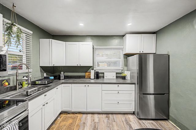 2429 W MORTEN Avenue, Phoenix, AZ 85021