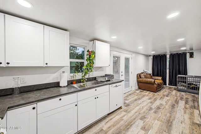 2429 W MORTEN Avenue, Phoenix, AZ 85021