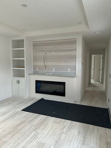 181 Boston Post Rd 64, Marlborough, MA 01752