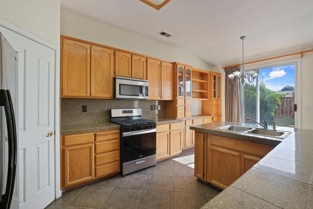 10242 Creek Trail Cir, Stockton, CA 95209