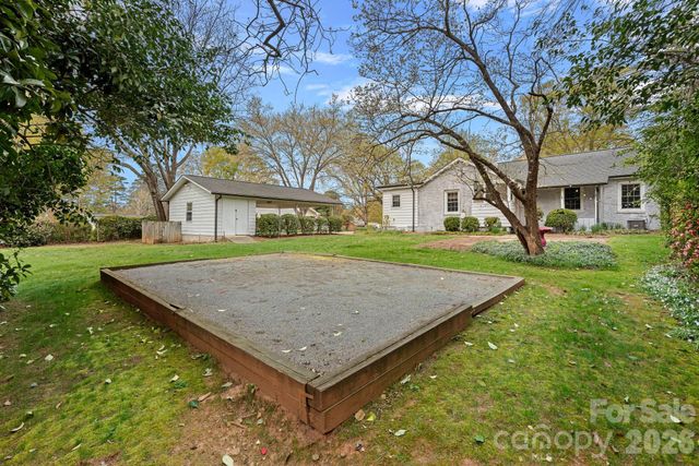 421 Gaston Avenue, Belmont, NC 28012