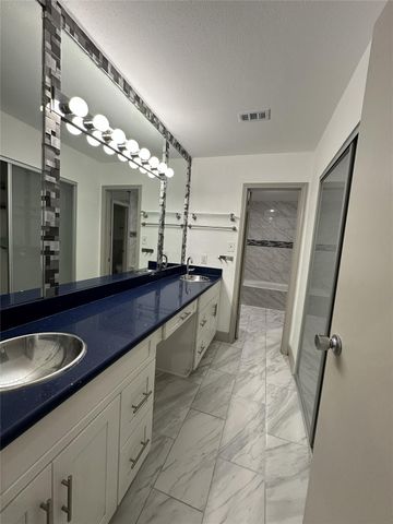 16 Alpine Court, Bellaire, TX 77401