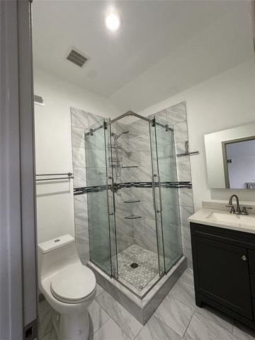 16 Alpine Court, Bellaire, TX 77401