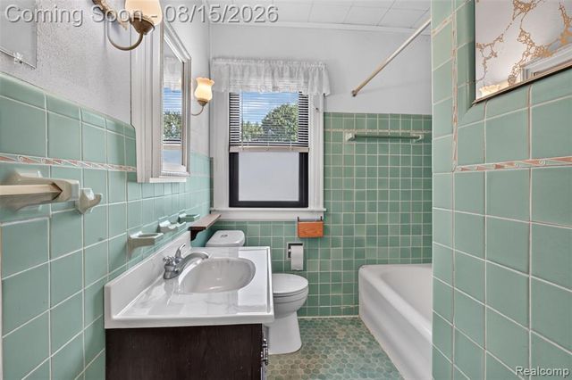 9235 Hubert Avenue, Allen Park, MI 48101