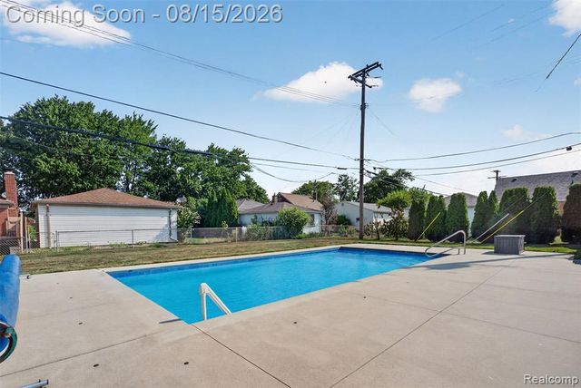 9235 Hubert Avenue, Allen Park, MI 48101