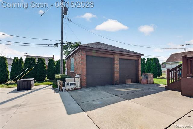 9235 Hubert Avenue, Allen Park, MI 48101